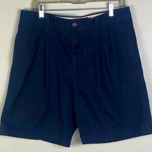 CHAPS navy classic pleated men's shorts in size 34. EUC